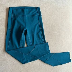 Lululemon In Movement High-Rise Tight 25" Everlux Bermuda Teal - size 6